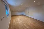 Dachgeschoßwohnung Alteglofsheim - 3 Zimmer, 90 m&sup2;, 1.100&euro; | Angebot:26250546