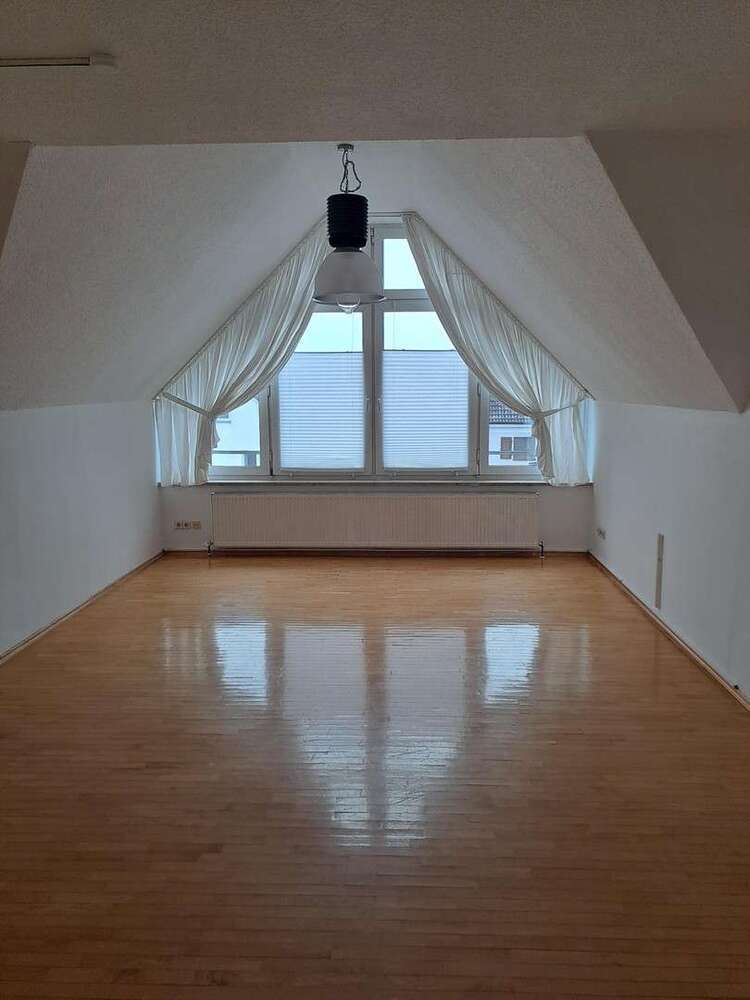 Wohnung zum Mieten in Adelsdorf 870 € 77 m²