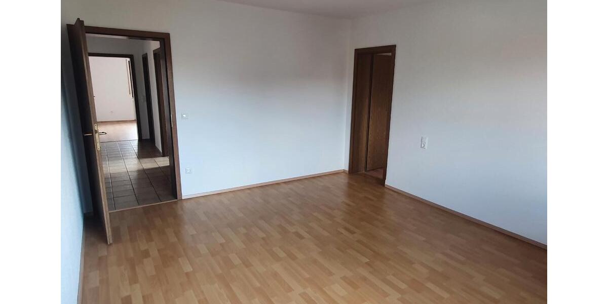Etagenwohnung Ruppichteroth - 4 Zimmer, 140 m&sup2;, 1.100&euro; | Angebot:26122143