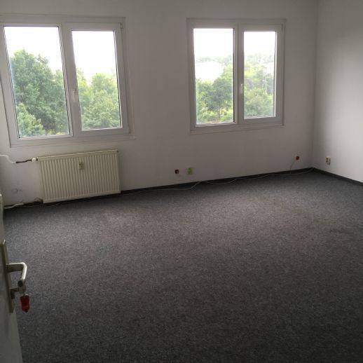 Büro oder Schulungsräume neben Kaufland, viele Parkplätze 15 zimmer