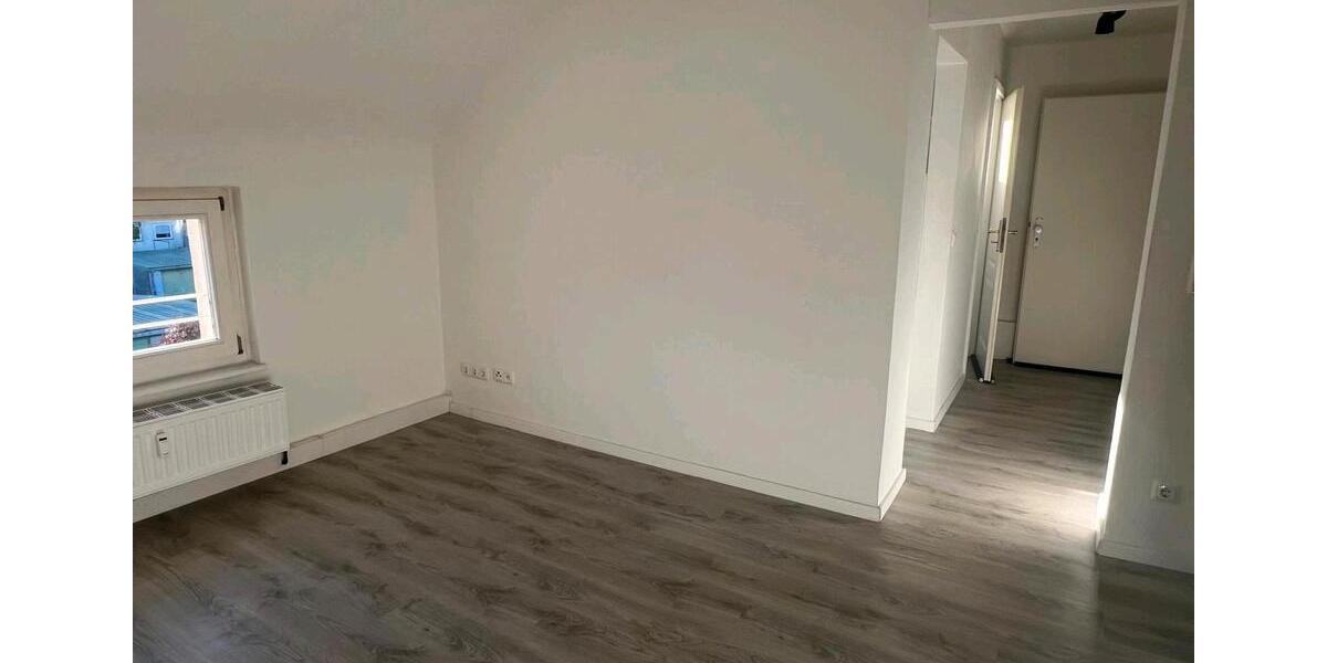 Dachgeschoßwohnung Duisburg Duisburg-Mitte - 2 Zimmer, 37 m&sup2;, 425&euro; | Angebot:26481166