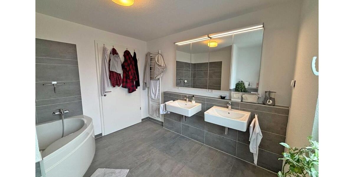 Effizient wohnen, stilvoll leben – Neubau-Doppelhaushälfte (KfW 40) mit Carportstellplatz an der Eschenallee [Z-04470] 4 zimmer