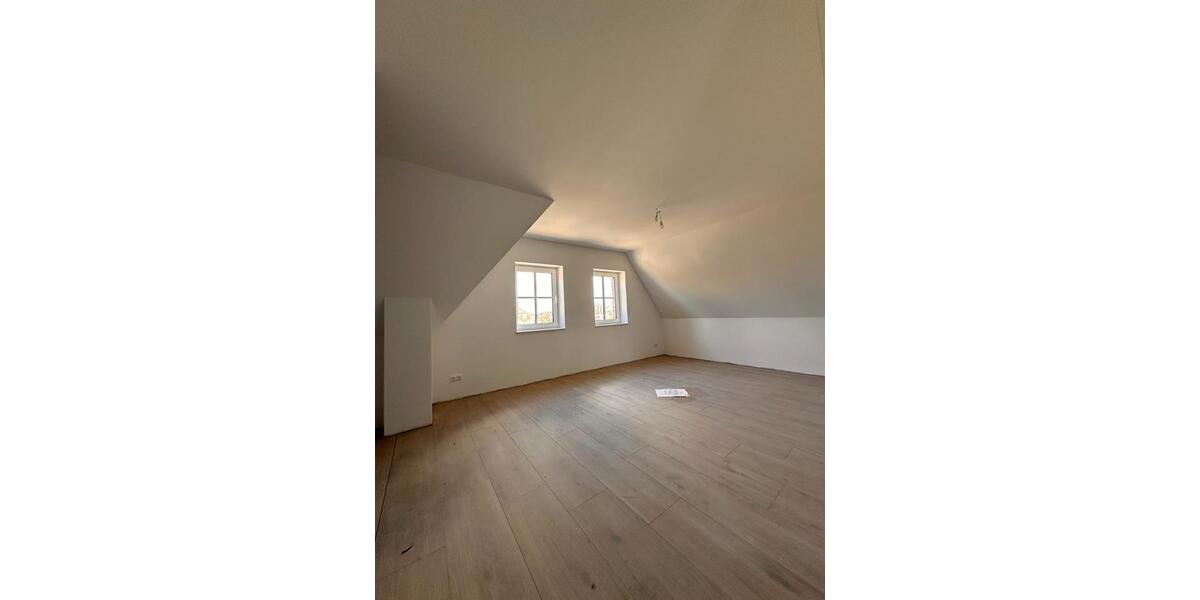 Dachgeschoßwohnung Cappeln (Oldenburg) - 2 Zimmer, 66 m&sup2;, 660&euro; | Angebot:25407777