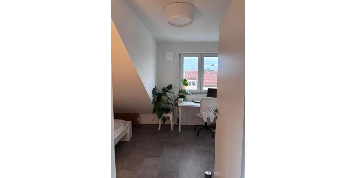 Dachgeschoßwohnung Fellbach - 3 Zimmer, 70 m&sup2;, 1.400&euro; | Angebot:24982600