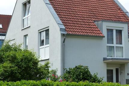 Ruhiges Einfamilienhaus in top Lage mit großem Garten und Garagen