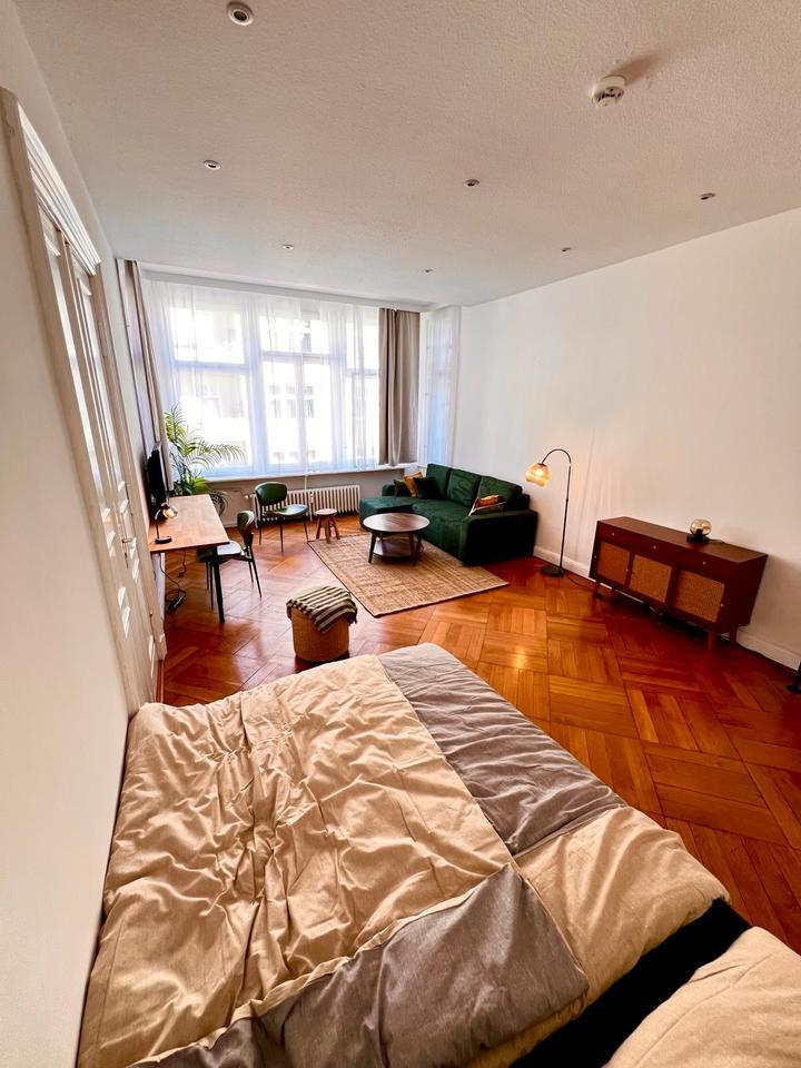 .Möbliertes Zimmer in herzlicher WG – Altbau-Charme & perfekte La