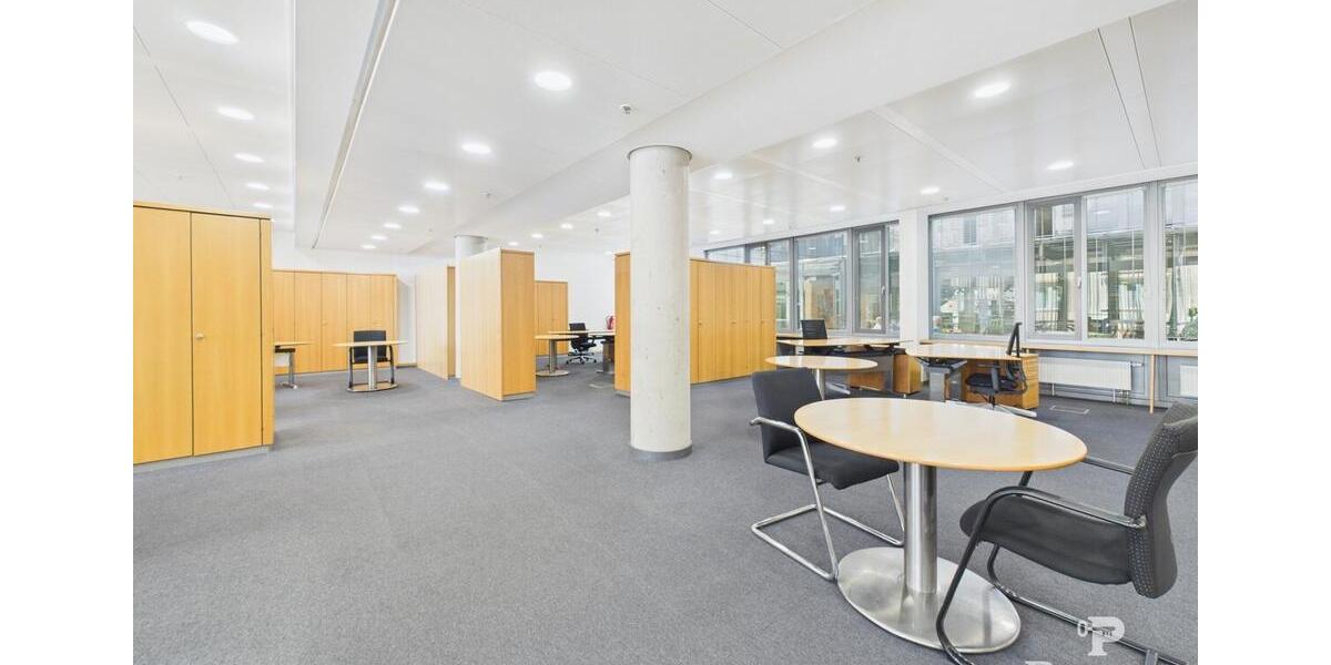 großzügige Gewerbeeinheit in zentraler Lage von Düren zimmer