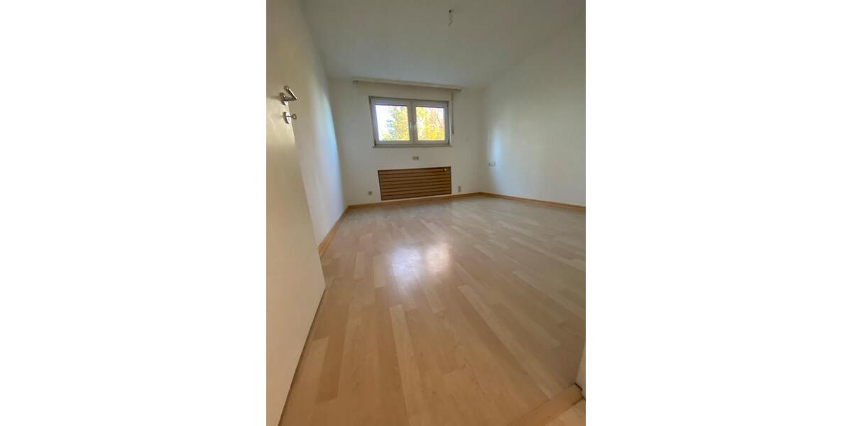 Etagenwohnung Offenbach am Main Bieber - 4 Zimmer, 100 m&sup2;, 1.375&euro; | Angebot:24838326