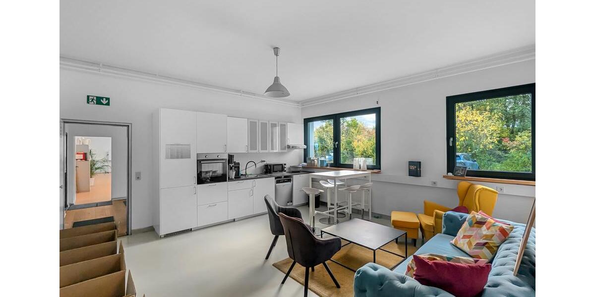 Lagerhalle mit modernen Büroflächen in Gewerbeeinheit | Ebenerdig | Stellplätze zimmer