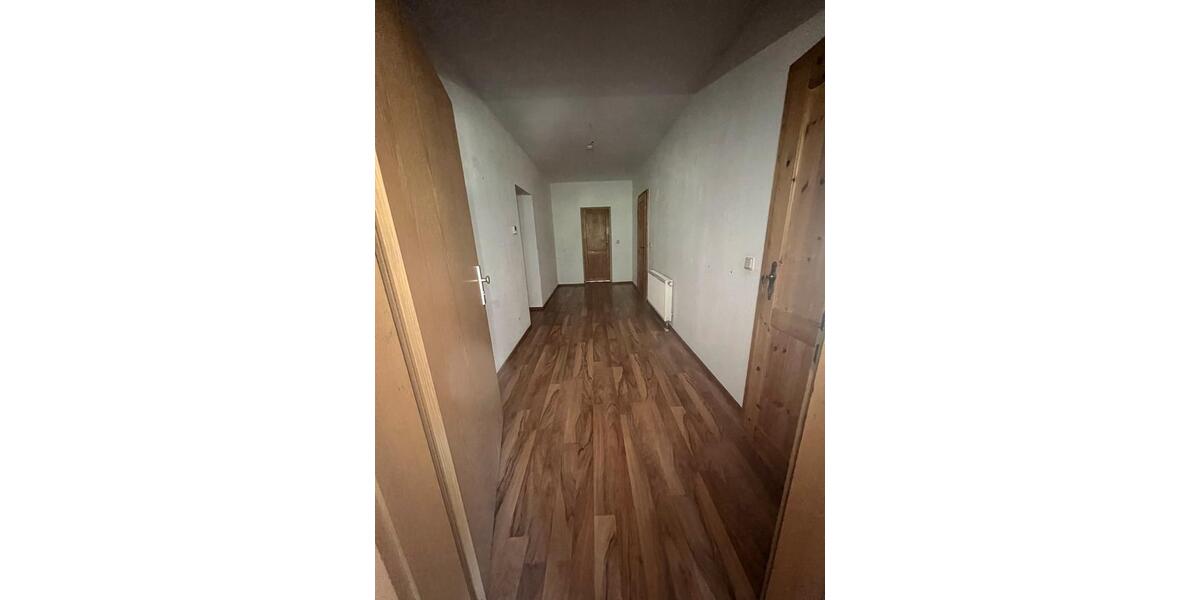 Etagenwohnung Schleusingen - 4 Zimmer, 103 m&sup2;, 980&euro; | Angebot:23831021