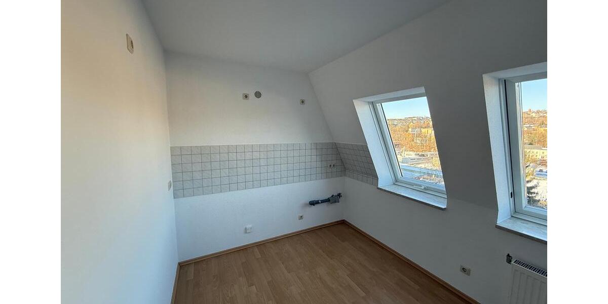 Superschöne, moderne DG-Wohnung mit Balkon und herrlichem Blick über Greiz 2 zimmer