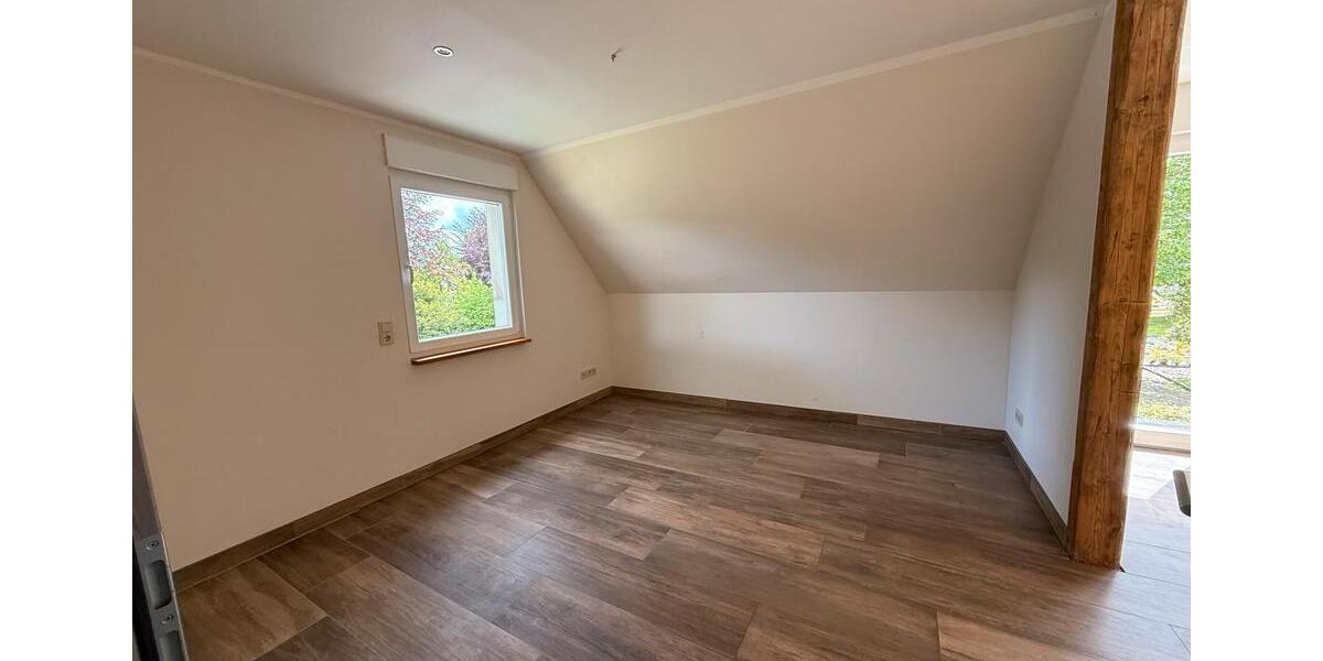 Mehrfamilienhaus, Wohnhaus Hüllhorst - 8 Zimmer, 244 m&sup2;, 2.140&euro; | Angebot:26533419
