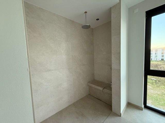 Gehobene 4 Zimmer Wohnung mit erstklassiger Ausstattung und großzügigem Balkon ! 4 zimmer