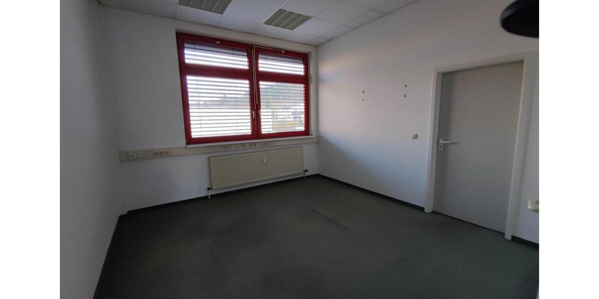 Einzelbüro mit Garage zu vermietem zimmer
