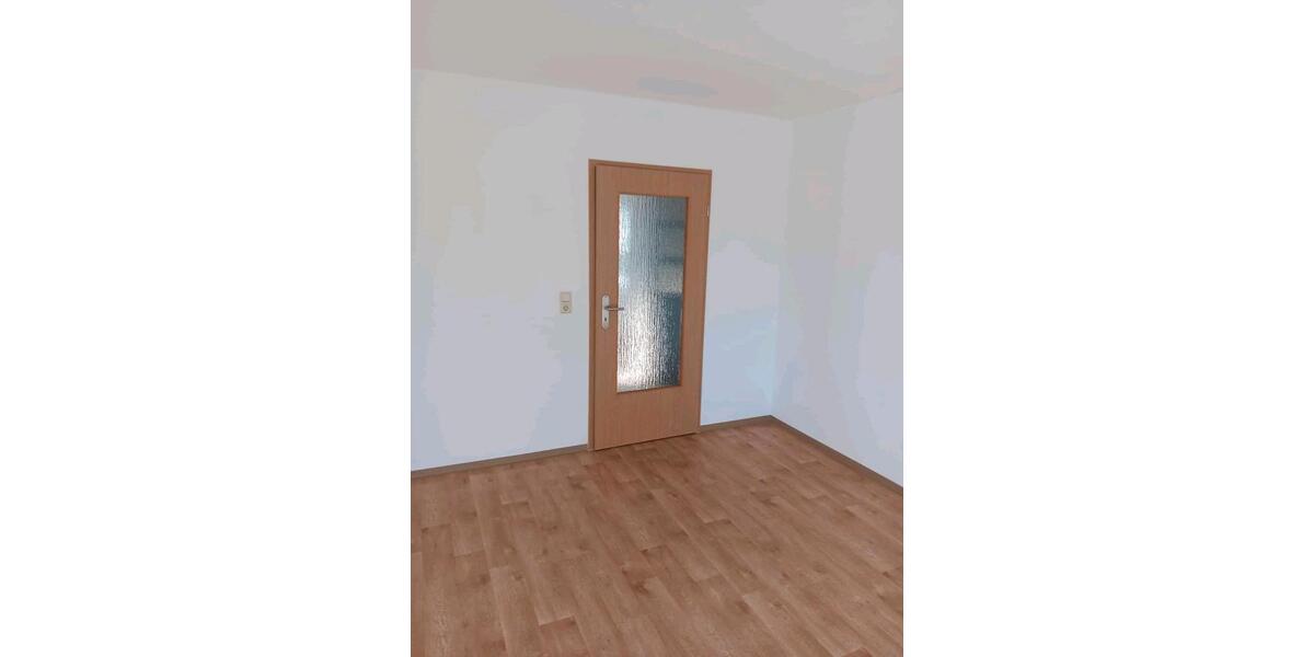 Hochparterre Pölzig - 1 Zimmer, 35 m&sup2;, 300&euro; | Angebot:26696029
