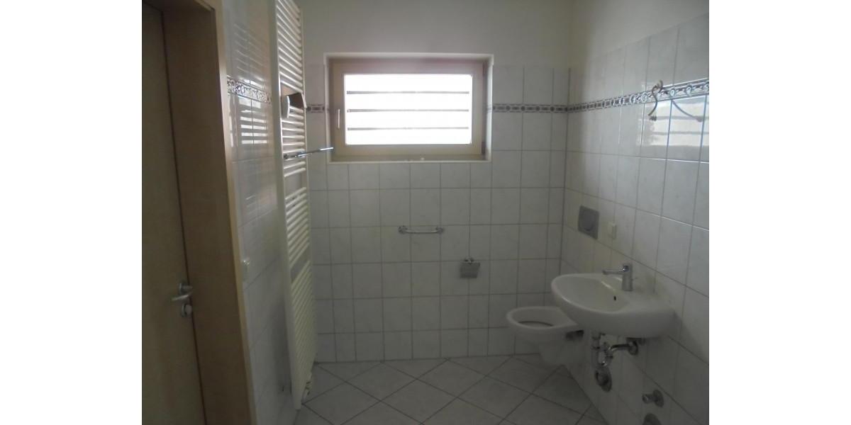 Etagenwohnung Saalfeld (Saale) - 2 Zimmer, 58 m&sup2;, 327&euro; | Angebot:24801995