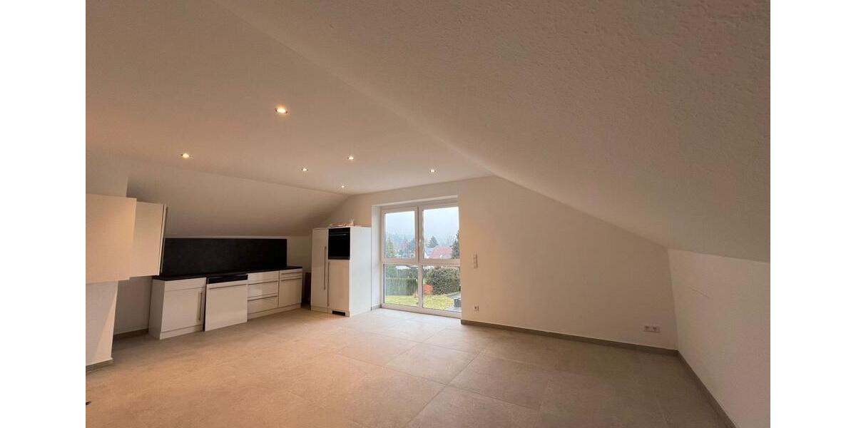 Dachgeschoßwohnung Schemmerhofen - 3 Zimmer, 70 m&sup2;, 750&euro; | Angebot:25137053