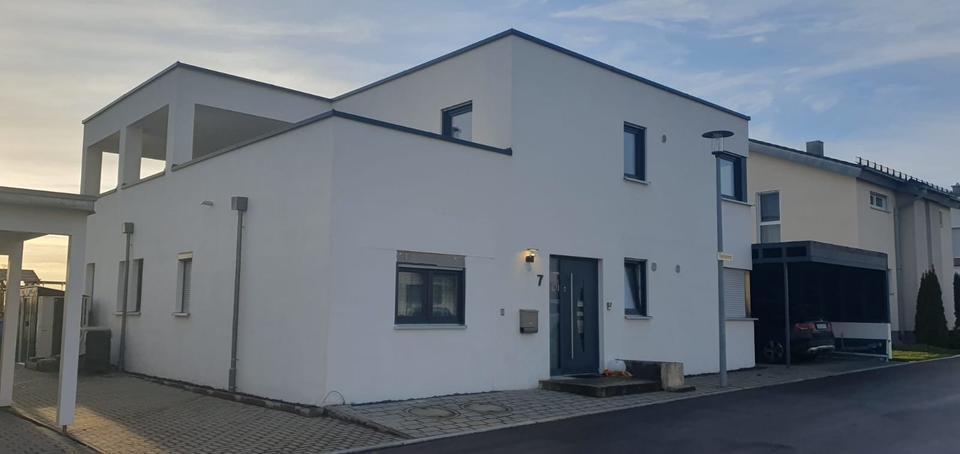 Wunderschöne, helle & moderne 3 Zimmer Wohnung mit Balkonterrasse