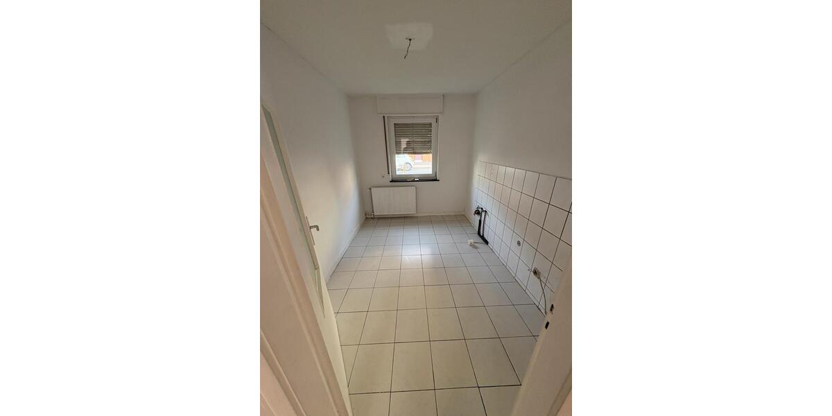 Renovierte 3-Zimmer-Wohnung, stadtnah,PKW-Platz 3 zimmer