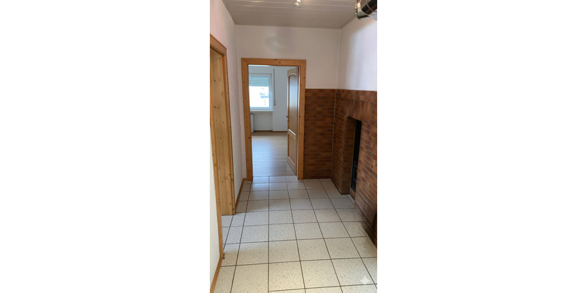 Erdgeschoßwohnung Waldsolms - 3 Zimmer, 120 m&sup2;, 1.050&euro; | Angebot:25752109