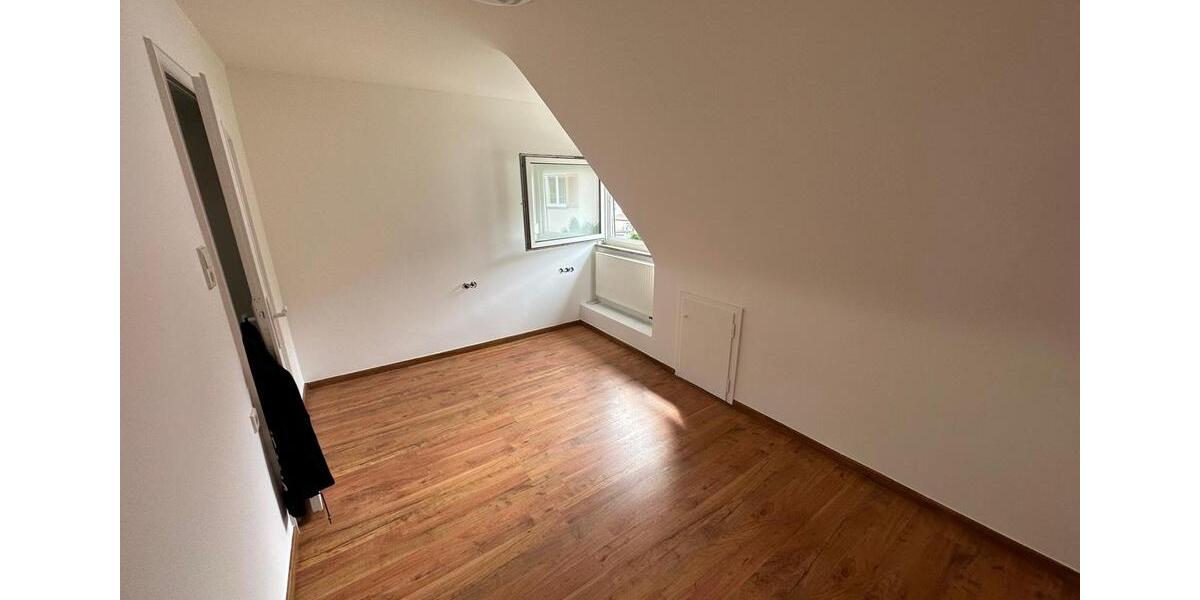 Maisonettenwohnung Stuttgart Luginsland - 5 Zimmer, 125 m&sup2;, 1.650&euro; | Angebot:25861418