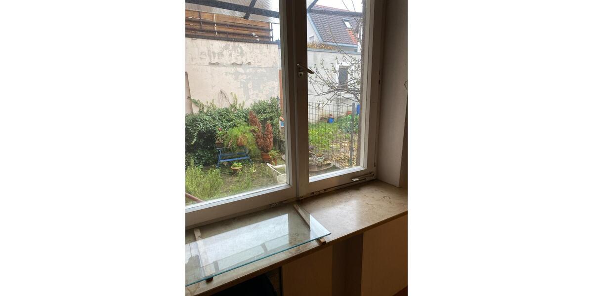 Mädels-WG, super günstig, gemütlich, Blick in Garten 1 zimmer