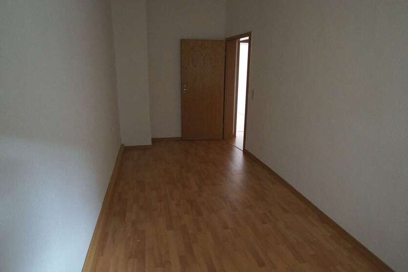 2-Zimmer-Whg im Erdgeschoß - separate Küche, Tageslichtbad mit Dusche, Laminat 2 zimmer