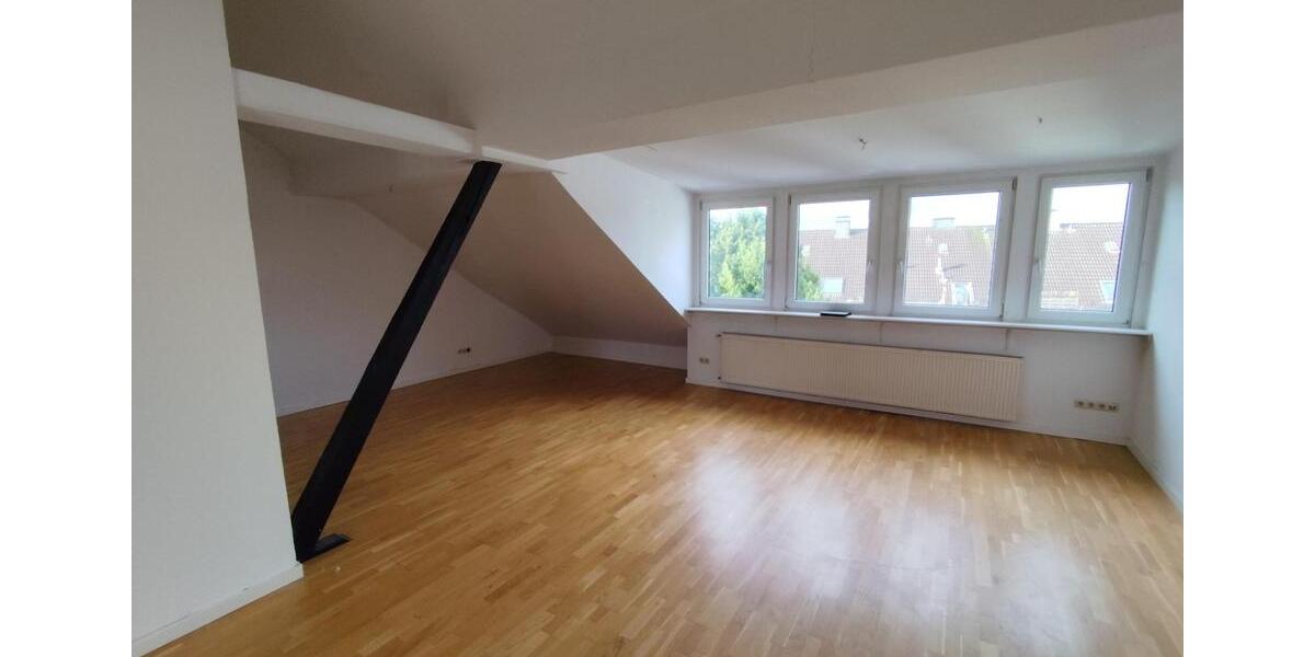 Schöne helle Dachgeschosswohnung 1 zimmer