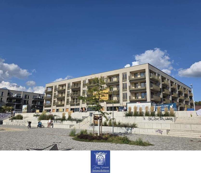 Hafencity Dresden! Traumhafte Wohnung mit zwei großen Balkonen, Lift und vieles mehr 3 zimmer