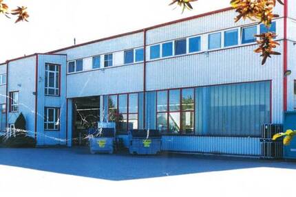 GROßZÜGIGE Ausstellungsfläche mit Büroräumen und KFZ-Stellpl. zimmer