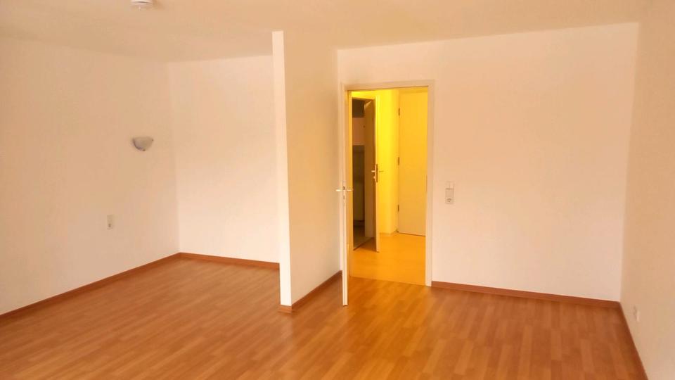 Etagenwohnung Waldheim - 1 Zimmer, 35 m&sup2;, 200&euro; | Angebot:25866312