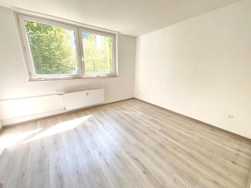 Mit den Kindern nach Kinderhaus, große 4 Zimmerwohnung frei