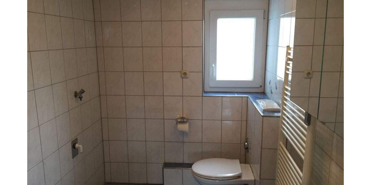 Helle und große 3,5 Zimmer-Wohnung im Zentrum von Weisendorf 3 zimmer