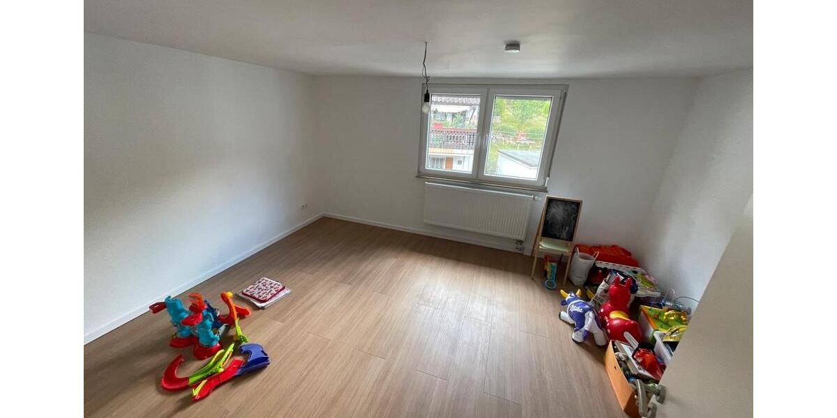 Etagenwohnung Annweiler am Trifels - 4 Zimmer, 120 m&sup2;, 1.300&euro; | Angebot:26626119