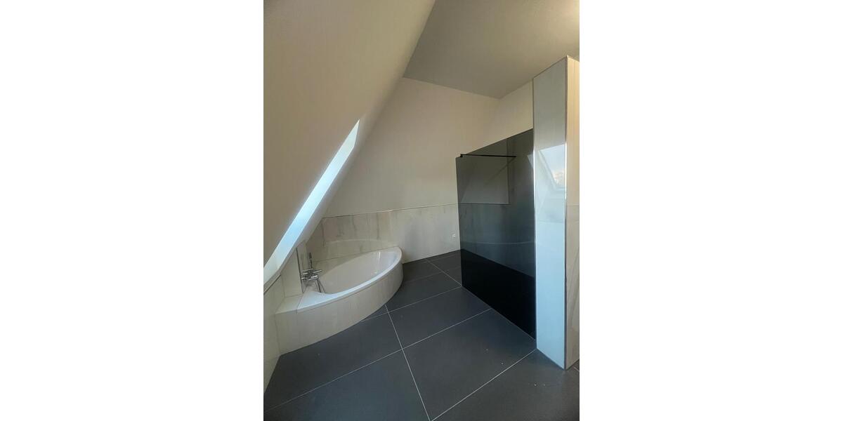 Dachgeschoßwohnung Kiel Friedrichsort - 3.5 Zimmer, 100 m&sup2;, 1.650&euro; | Angebot:26145907
