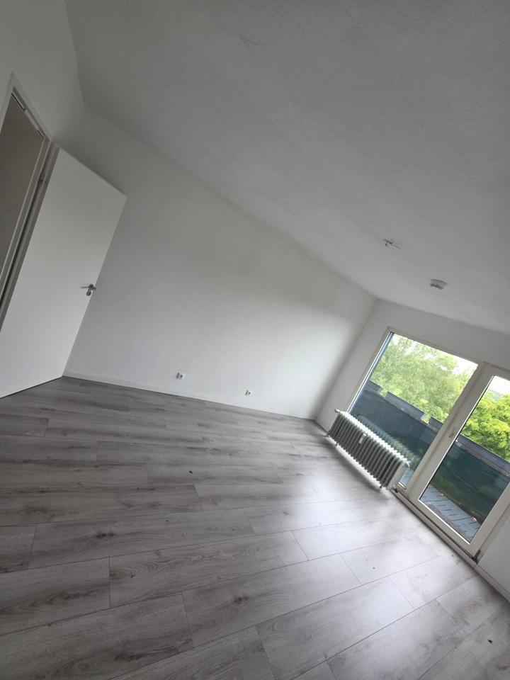 Schöne 3 Zimmer Dachgeschoss Wohnung in Lüdenscheid Wettringhof