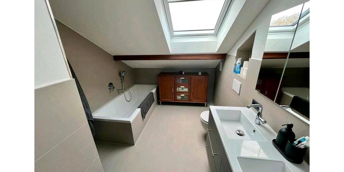 Dachgeschoßwohnung Ustersbach - 4 Zimmer, 112 m&sup2;, 1.350&euro; | Angebot:26704312