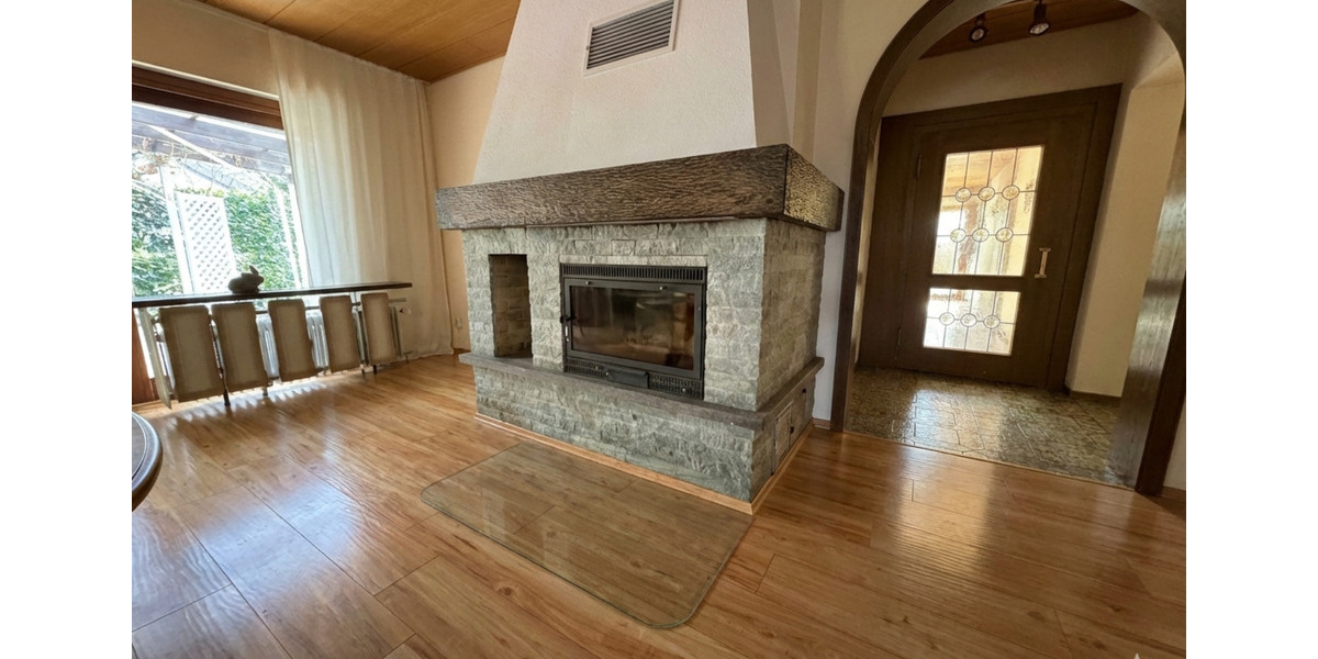 Erdgeschoßwohnung Berg - 8 Zimmer, 239 m&sup2;, 2.100&euro; | Angebot:24698260