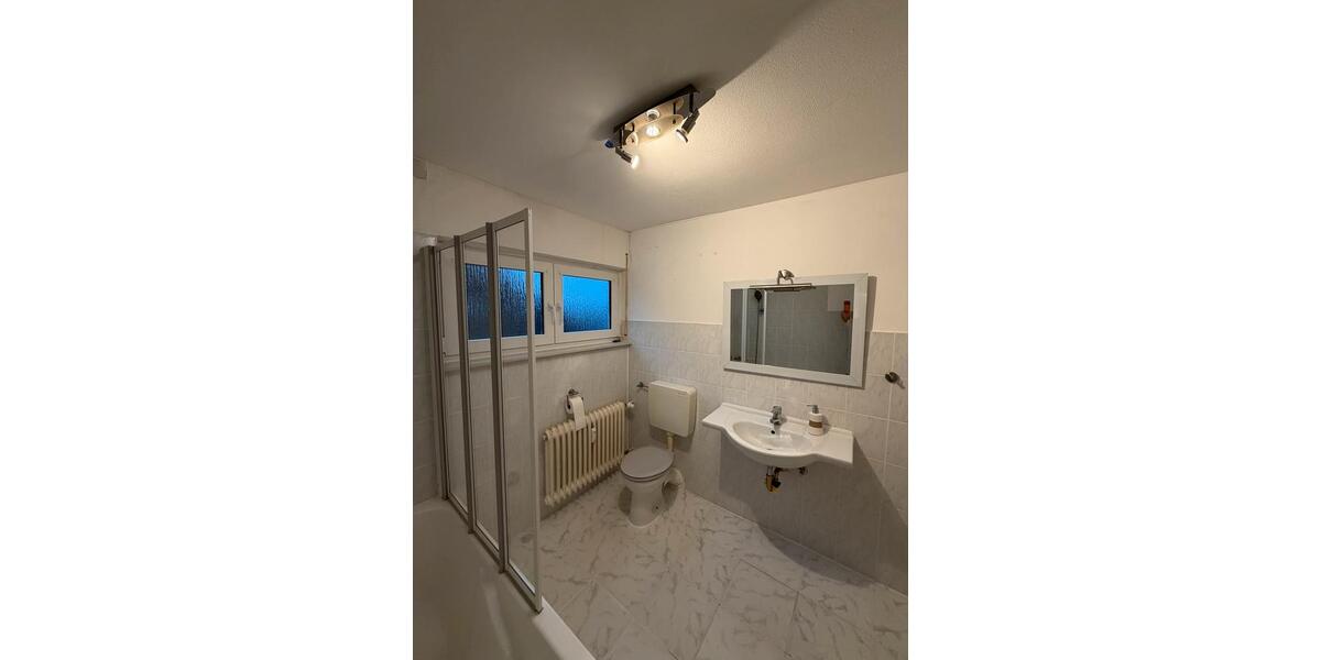 DACHGESCHOSS Wohnung m.Balkon, Keller, TopLage, GästeWC 3 zimmer