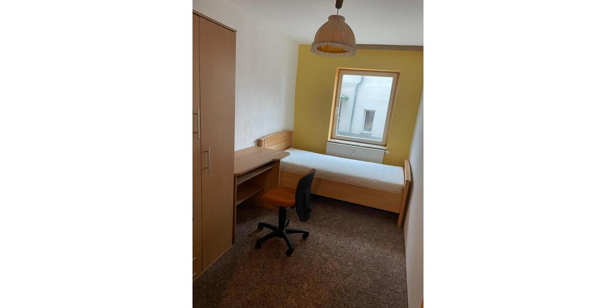 Etagenwohnung Hartha - 3 Zimmer, 90 m&sup2;, 23&euro; | Angebot:25367855