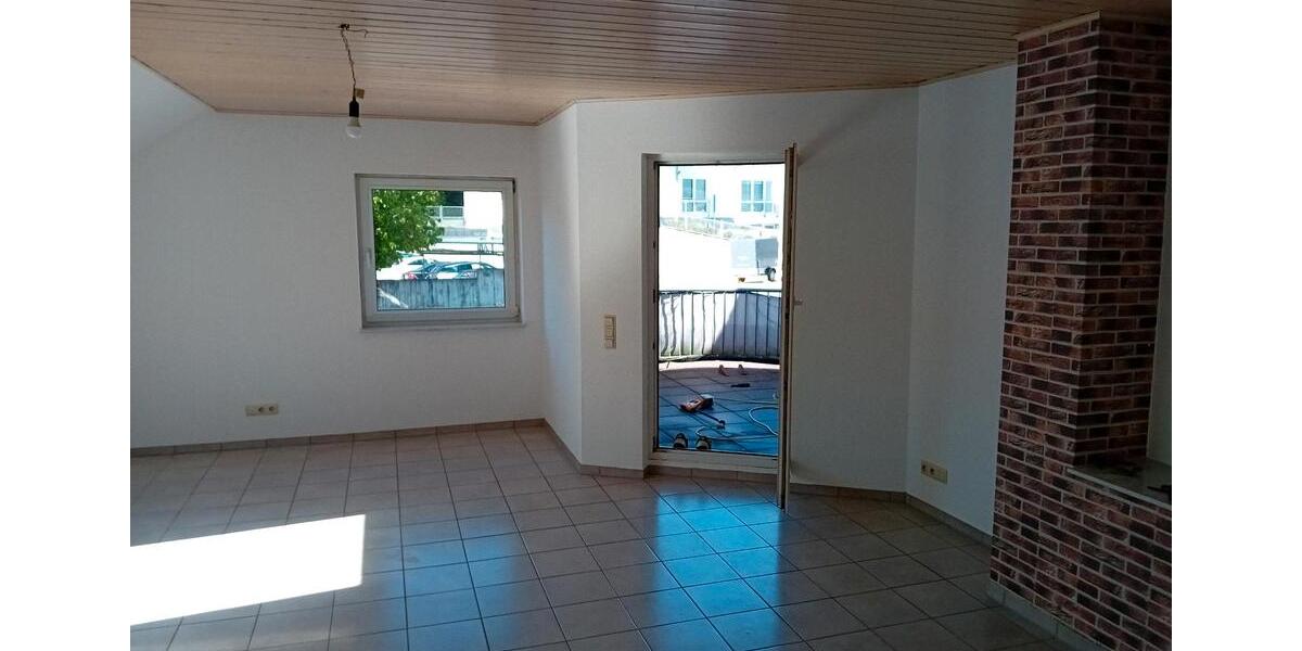 Dachgeschoßwohnung Waldems - 3 Zimmer, 110 m&sup2;, 800&euro; | Angebot:25977156