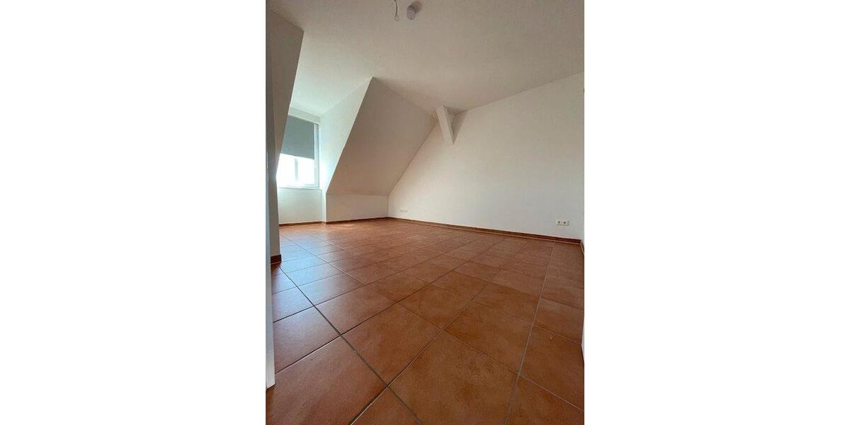 Dachgeschoßwohnung Fürstenwalde (Spree) - 2.5 Zimmer, 64 m&sup2;, 672&euro; | Angebot:26381500