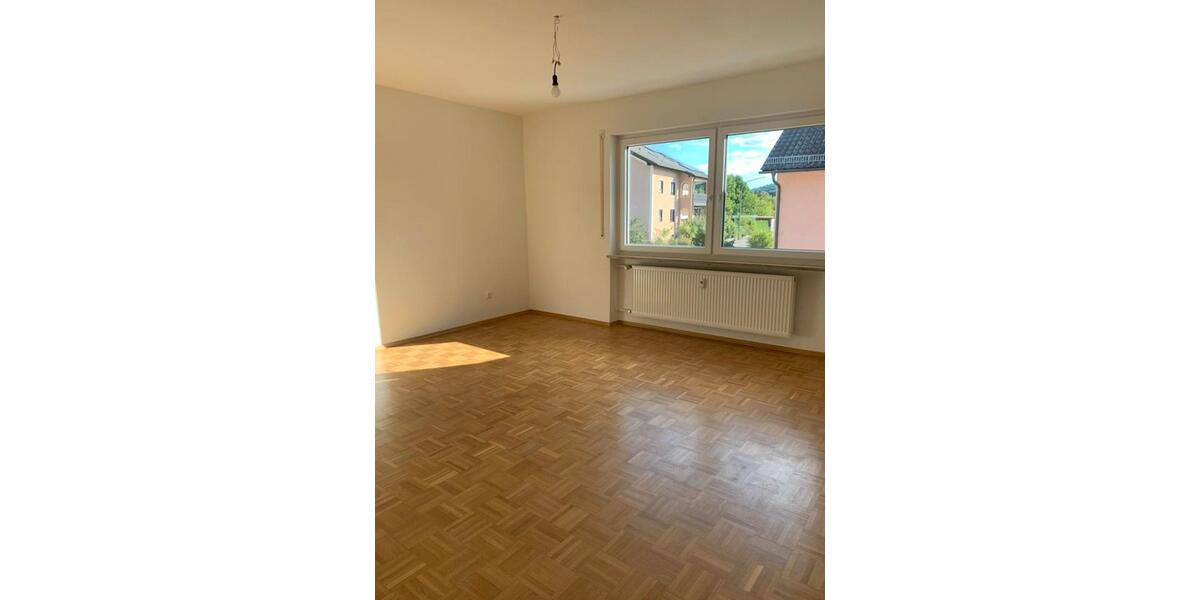 Etagenwohnung Teublitz - 7 Zimmer, 215 m&sup2;, 1.400&euro; | Angebot:26183694