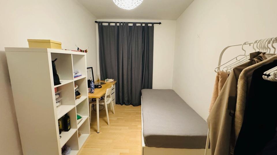 (Nur für Frau) Zimmer in WG zimmer