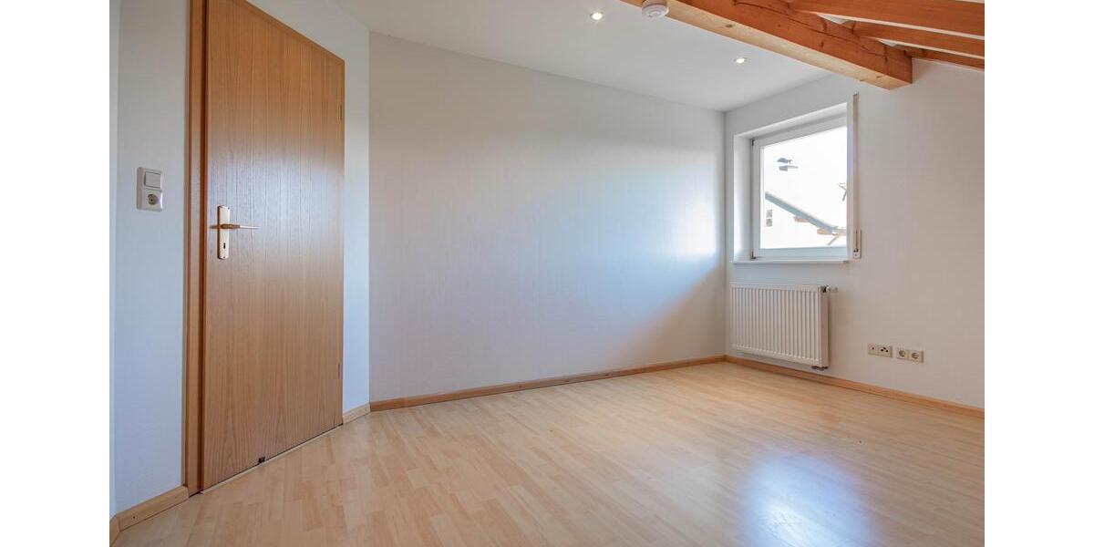 Dachgeschoßwohnung Waldshut-Tiengen Tiengen - 4.5 Zimmer, 110 m&sup2;, 750&euro; | Angebot:26630278
