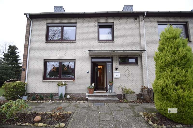 Komplettes EFH für 2 - 4 Personen + Garten + überdachte Terrasse + EBK + Garage + Partykeller 4 zimmer