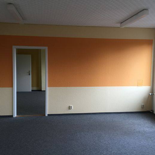 Büro oder Schulungsräume neben Kaufland, viele Parkplätze 15 zimmer