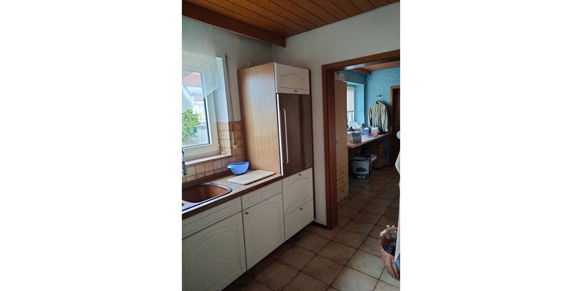 Etagenwohnung Holzheim - 5 Zimmer, 120 m&sup2;, 1.350&euro; | Angebot:26840382