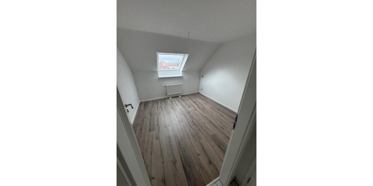 Dachgeschoßwohnung Saarlouis - 3 Zimmer, 90 m&sup2;, 1.050&euro; | Angebot:25892458