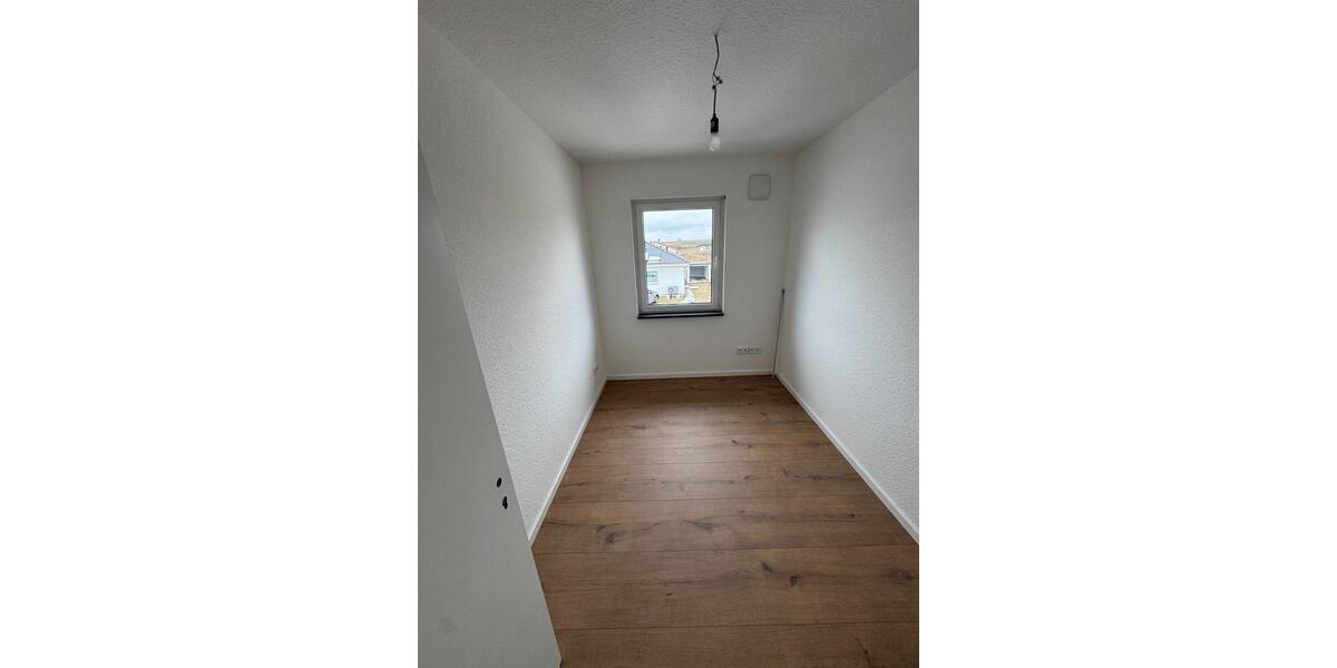Etagenwohnung Burgrieden - 3 Zimmer, 72 m&sup2;, 930&euro; | Angebot:25049699